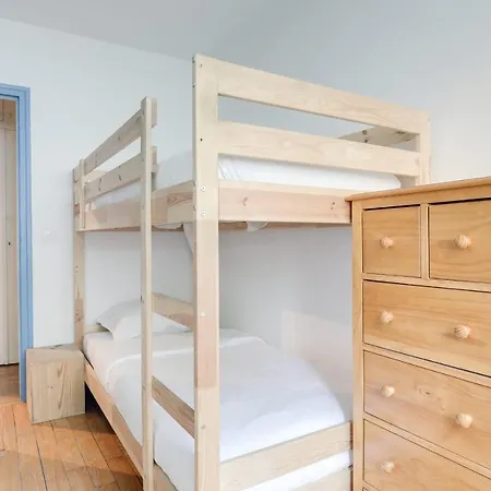 2 Bedroom Family For 4 People By Guestready Paris