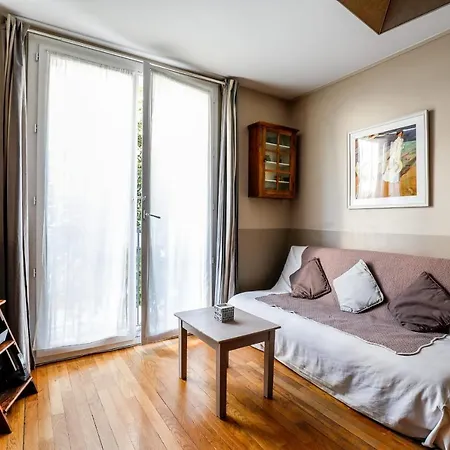 2 Bedroom Family For 4 People By Guestready Apartment Paris